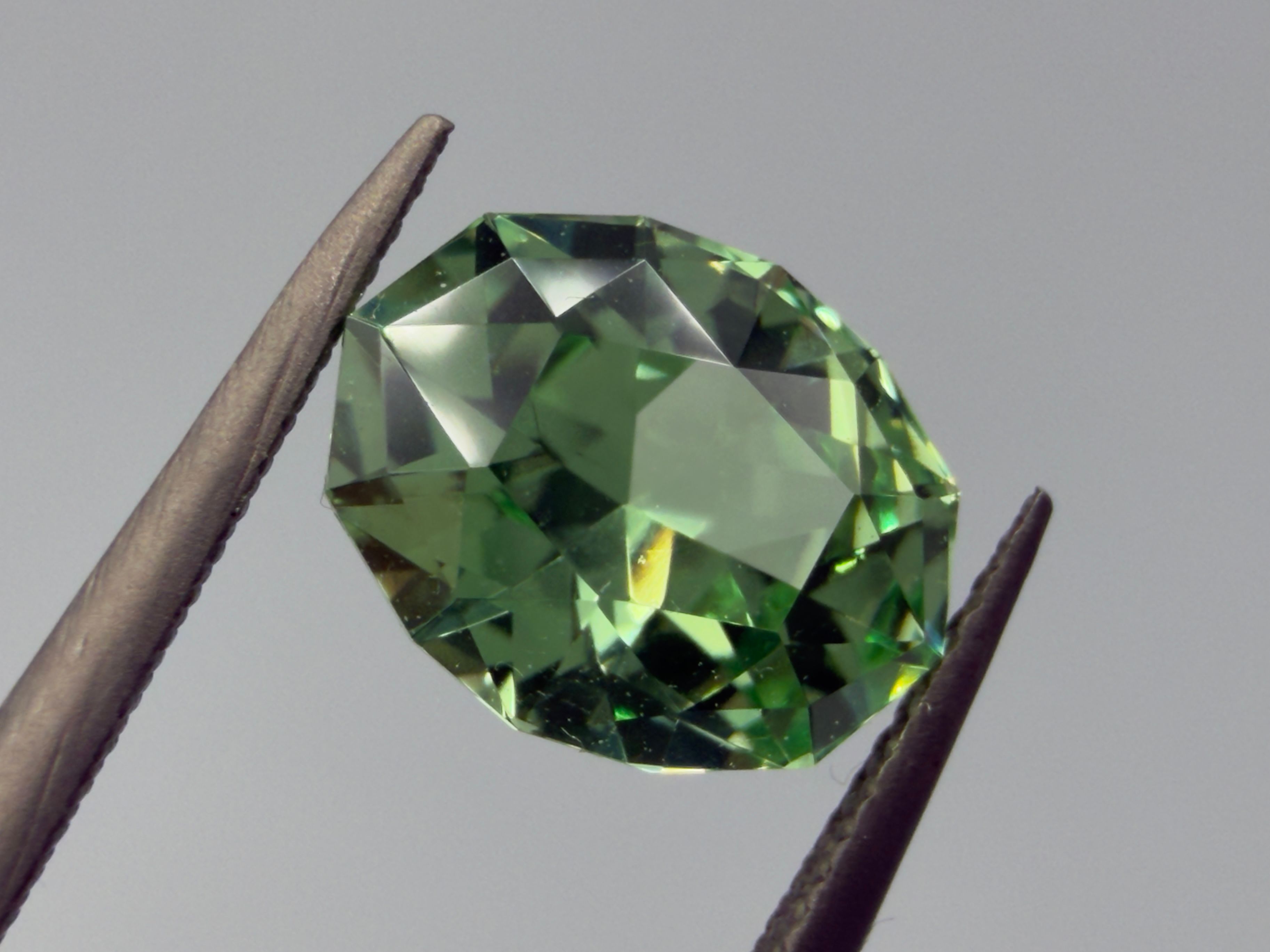 Tsavorite 1,635 ct